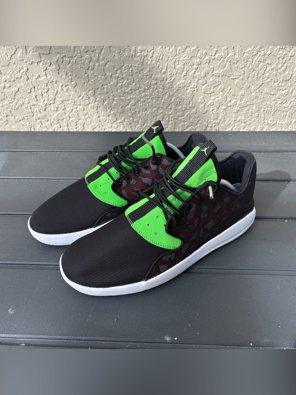 Nike Air Jordan de badged Men's Black & Neon Green Athletic Shoes 10
